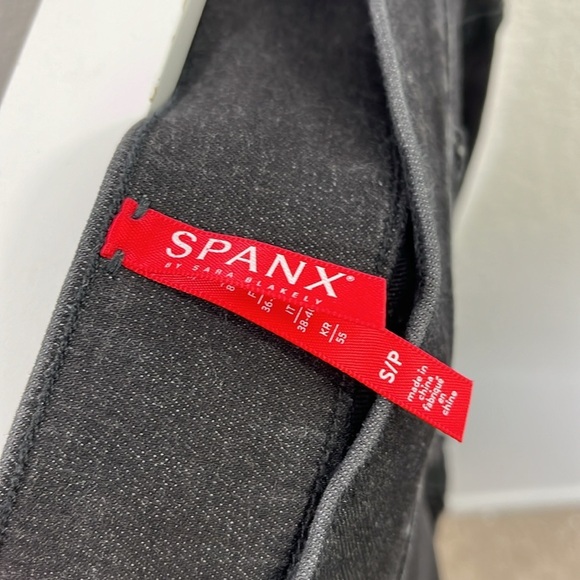SPANX Black Skinny Ankle Jeans Distressed Vintage Wash size Small - Picture 3 of 9